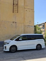 Toyota Voxy 2014 — фото 2 из 10