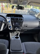 Toyota Prius 2015 — фото 4 из 7