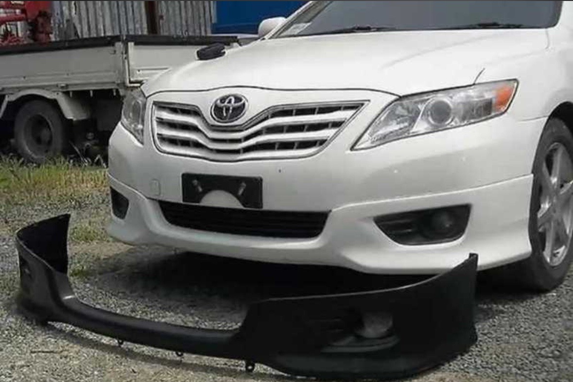 Шарлота на передний бампер на Toyota Camry 2, Душанбе