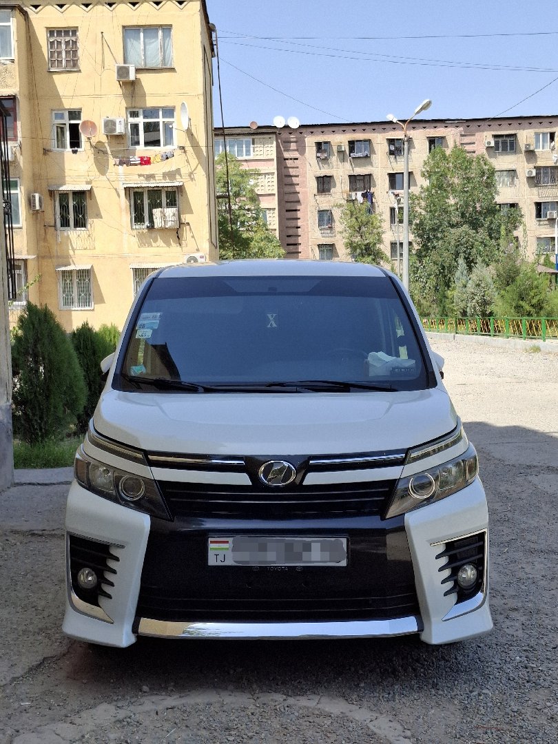 Toyota Voxy, 2014, Душанбе