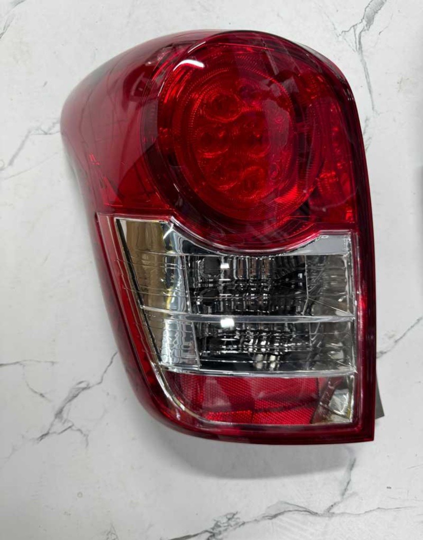 Задние стоп фары на Toyota Fielder, Душанбе