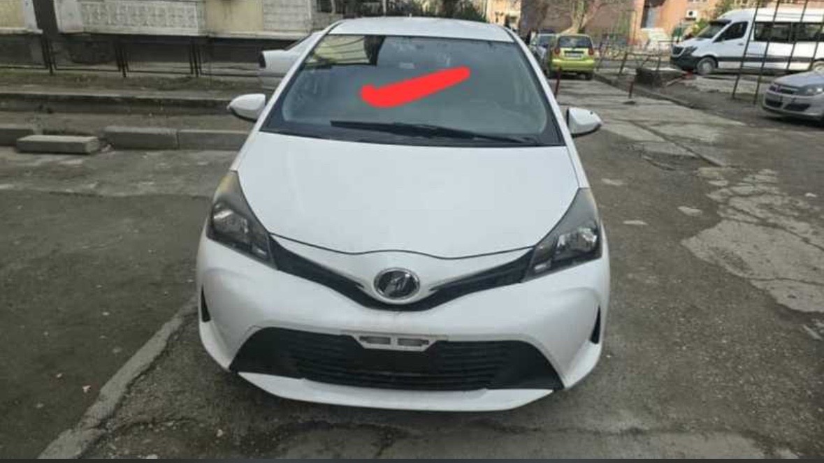 Лобовое стекло от Toyota Vitz 2011, Душанбе