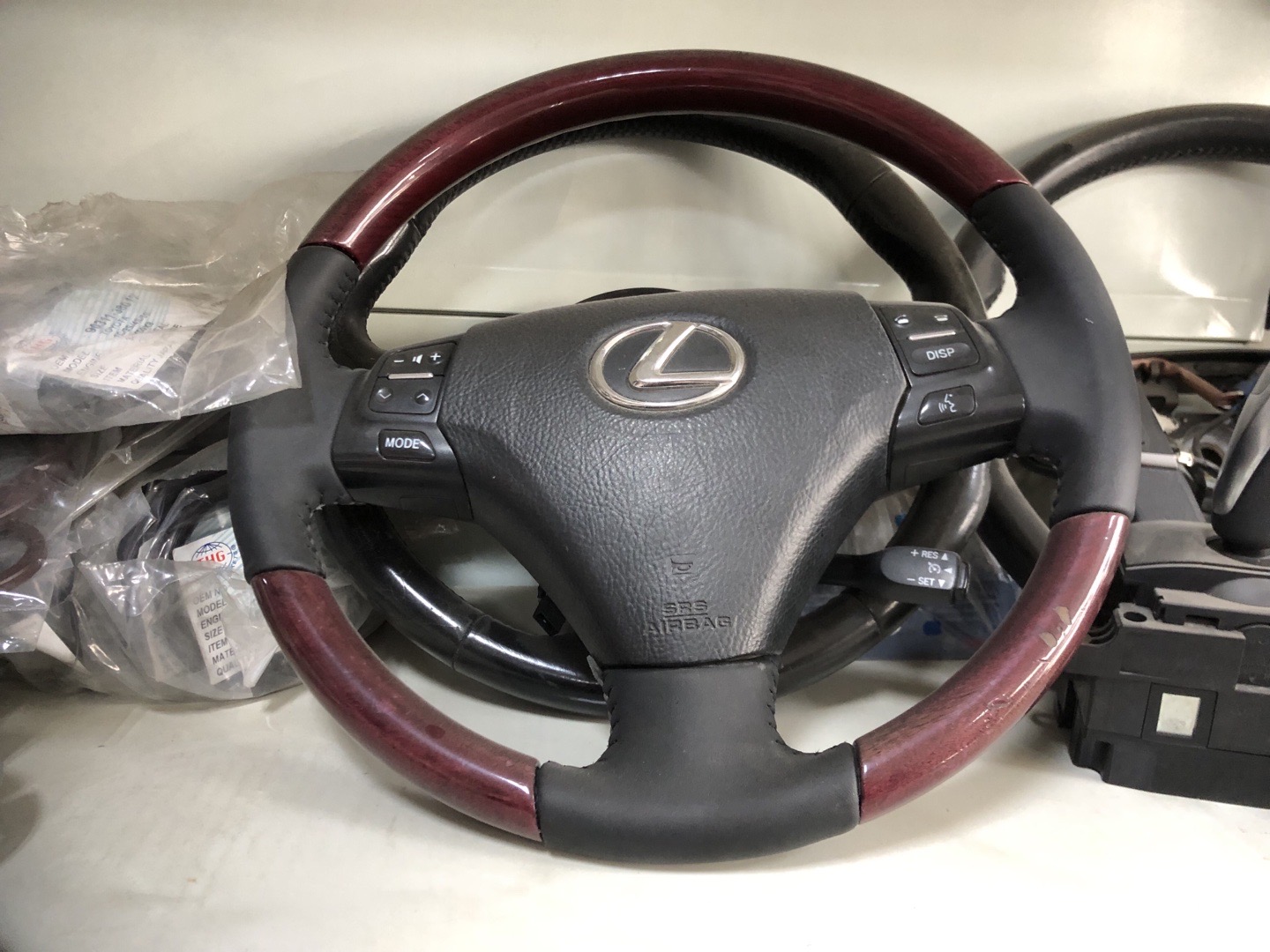 Рули Lexus (бо ороиши чӯбӣ), Душанбе