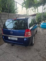 Opel Zafira 2009 — фото 4 из 8