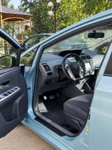 Toyota Prius 2015 — фото 5 из 7
