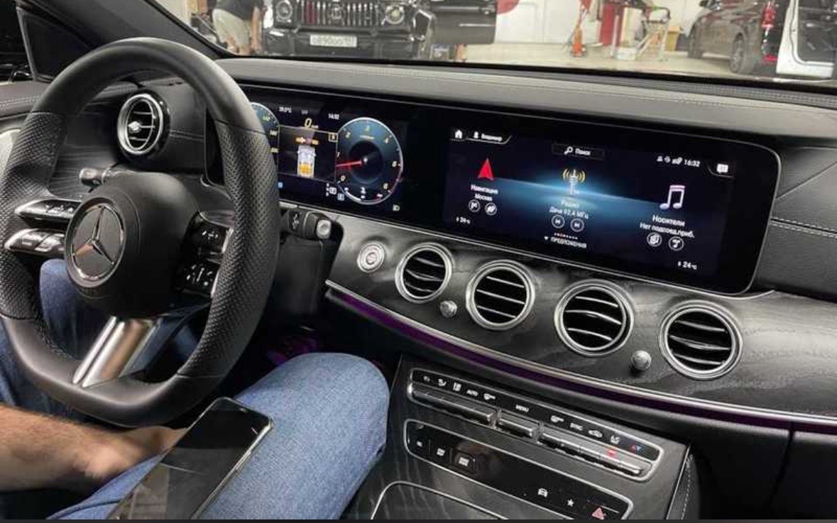 Монитор от Mercedes Benz W213, Душанбе