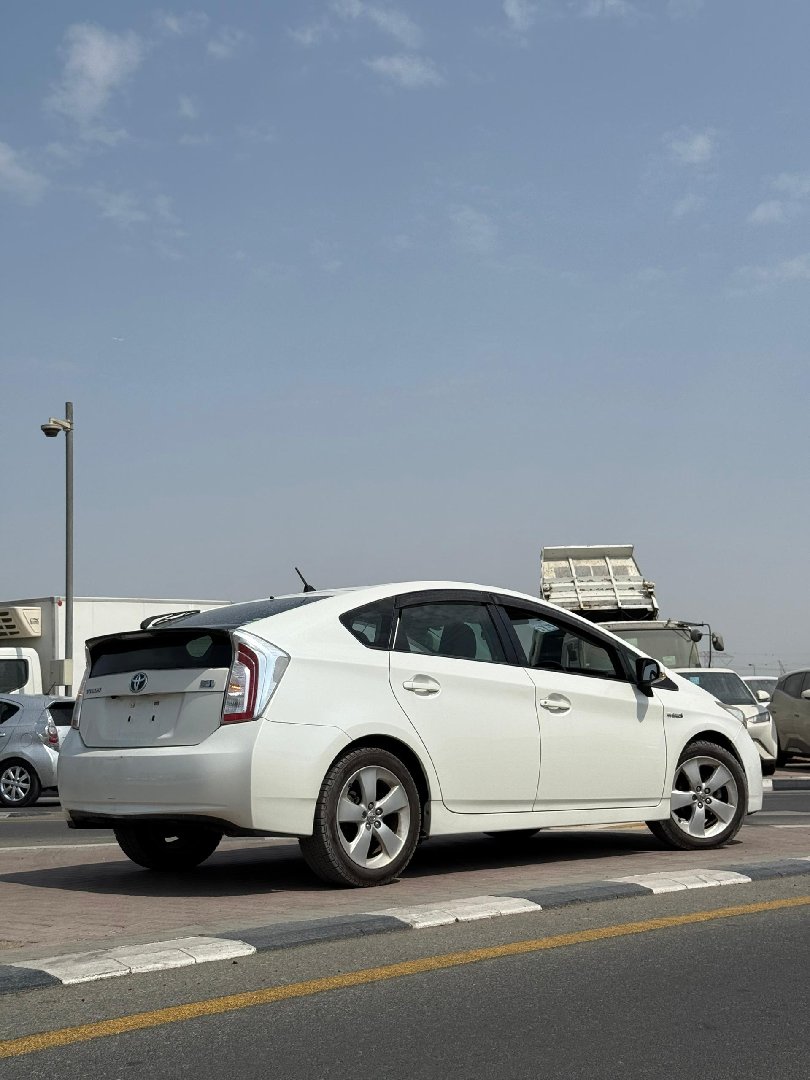 Toyota Prius 2014 — фото 13 из 14