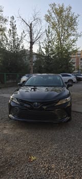Toyota Camry 2018 — фото 1 из 11