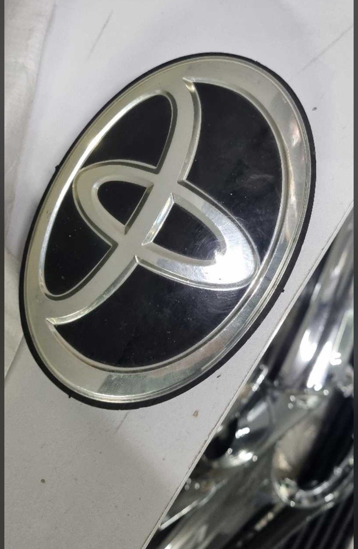 Передний стеклянный знак от Toyota Camry 2, Душанбе