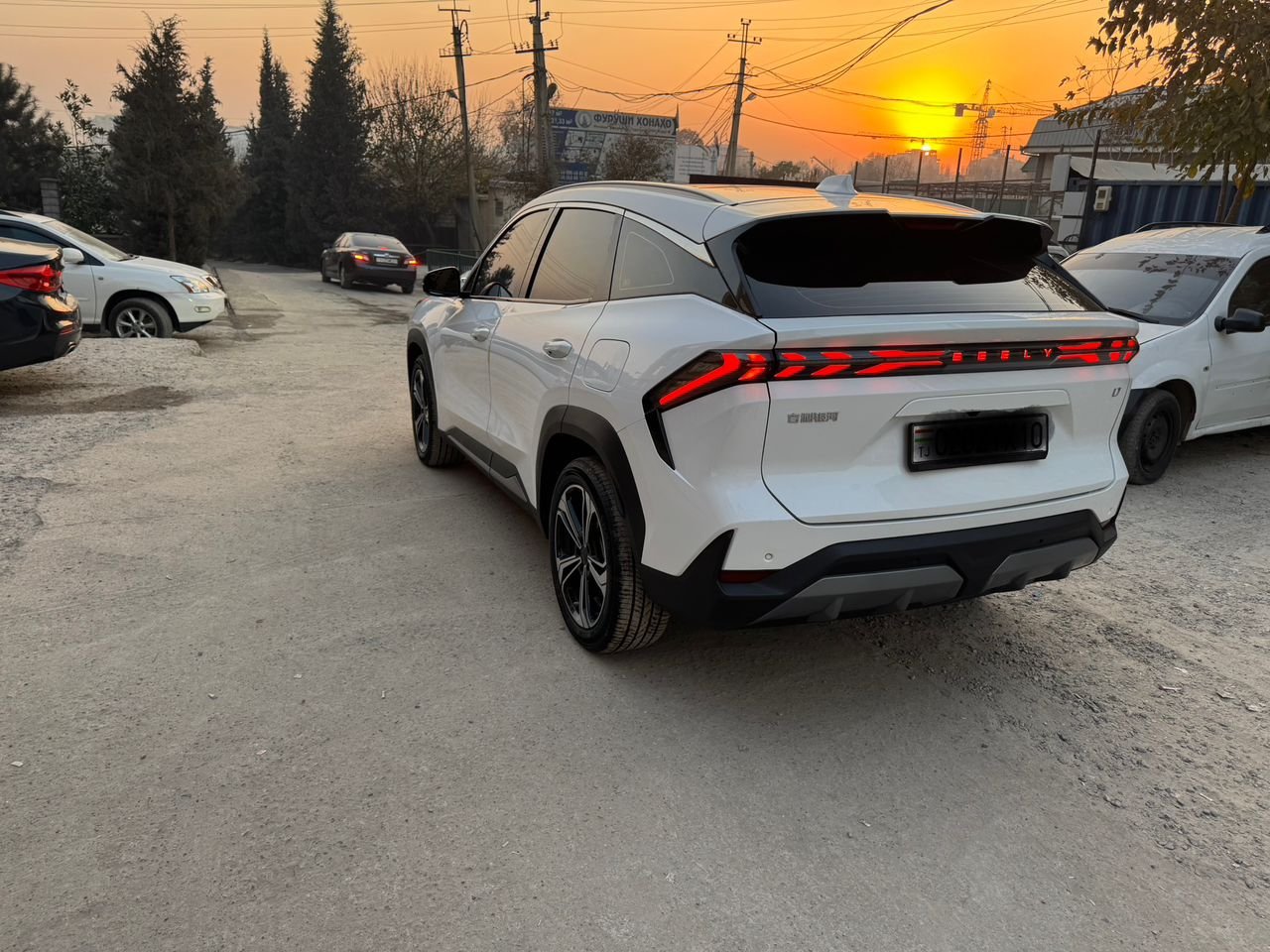 Geely Galaxy L7