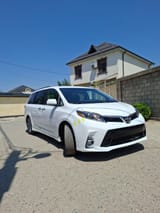 Toyota Sienna 2016 — фото 5 из 14