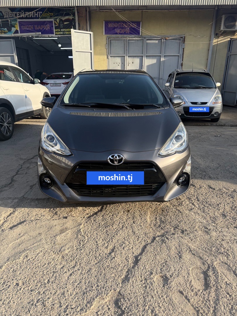 Toyota Aqua, 2015, Турсунзаде
