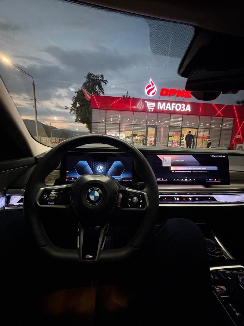 BMW 7 series 2023 — фото 8 из 11
