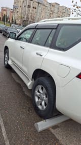 Toyota Land Cruiser Prado 2010 — фото 2 из 3