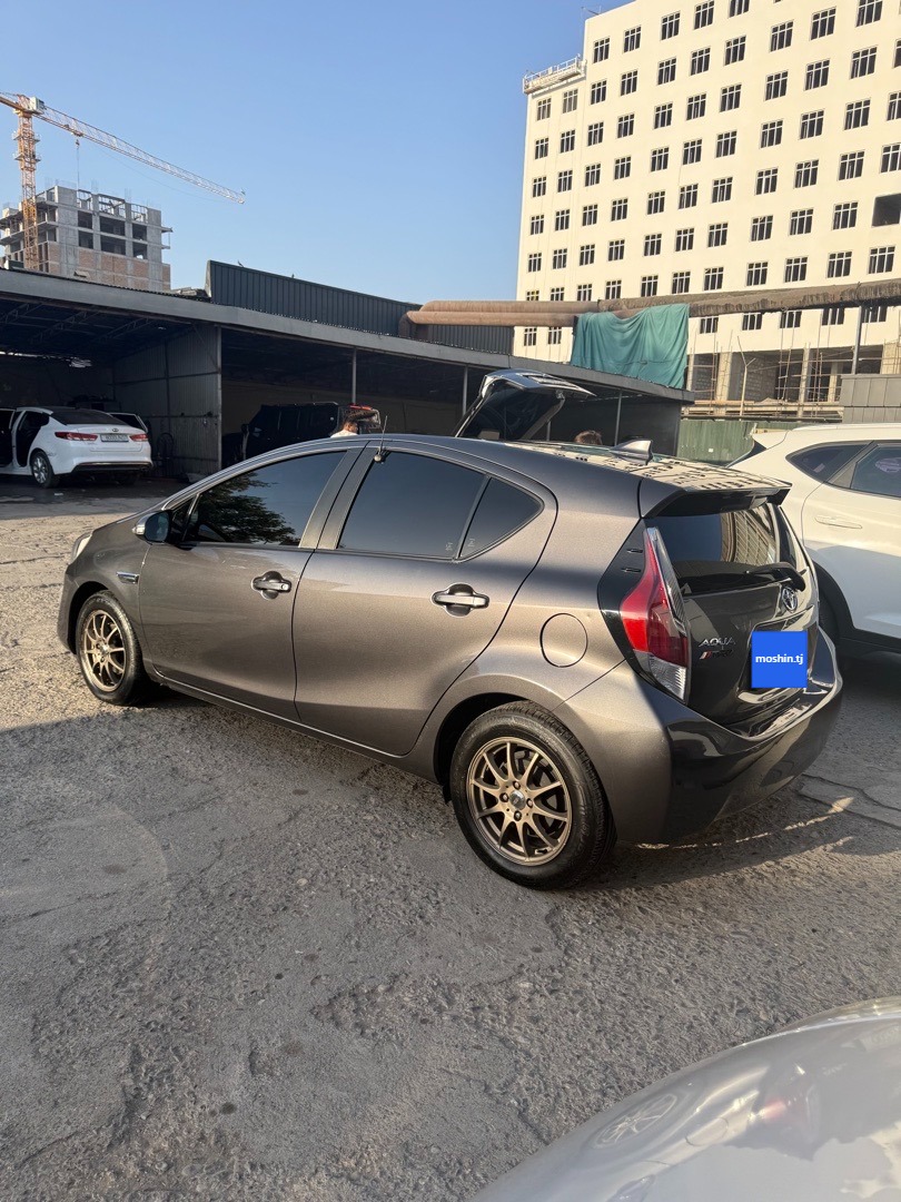 Toyota Aqua, 2015, Турсунзаде