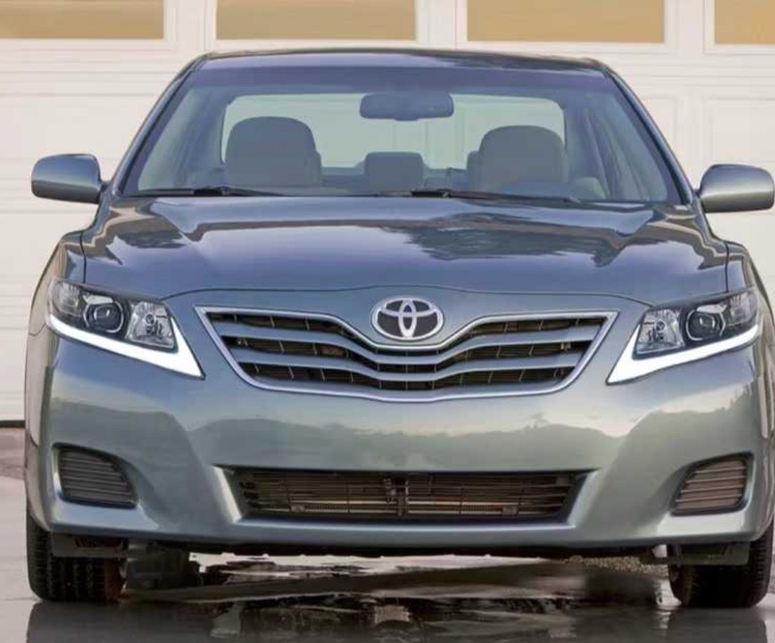 Передние фары nike на Toyota Camry 2, Душанбе