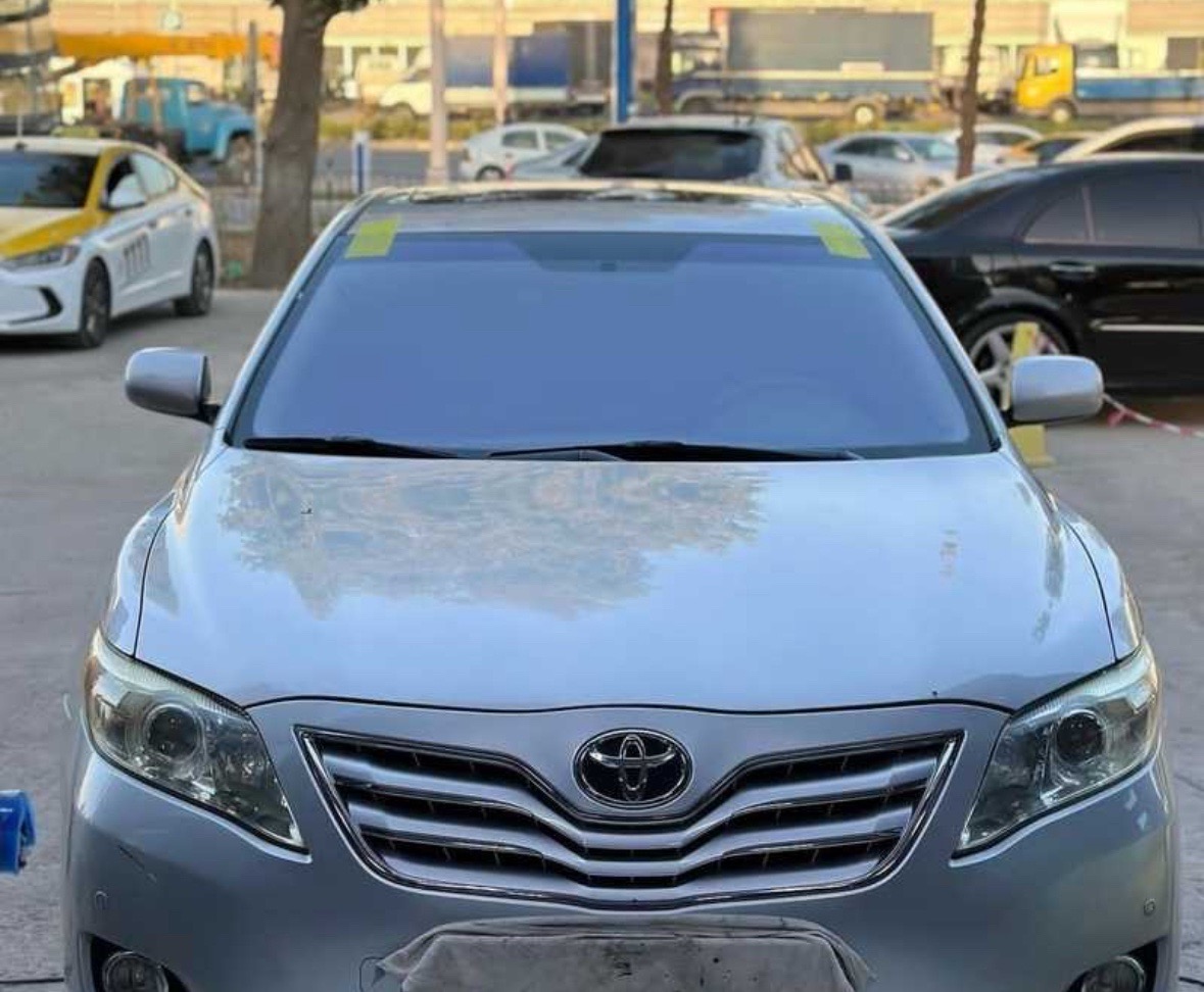 Лобовое стекло фиолетовый на Toyota Camry 2, Душанбе