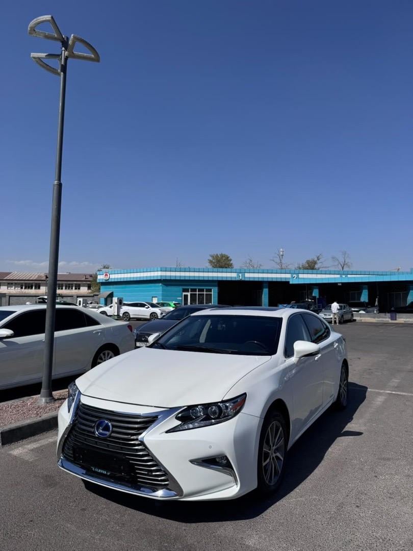 Lexus ES series 2017 — фото 2 из 7