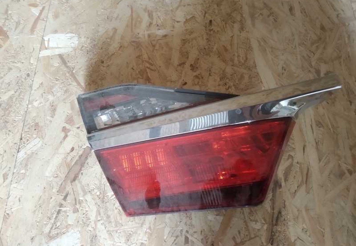 Задние стоп фары на багаж от Toyota Camry 5, Душанбе