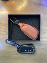 Коричневый кожаный чехол для ключа автомобиля — фото 2 из 2
