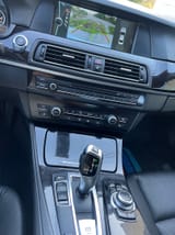 BMW 5 series 2011 — фото 14 из 15