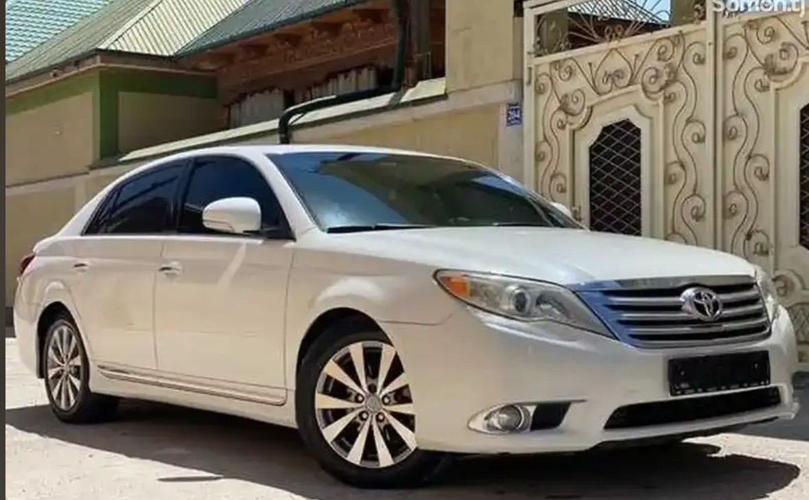 Крыло на Toyota Avalon, Душанбе