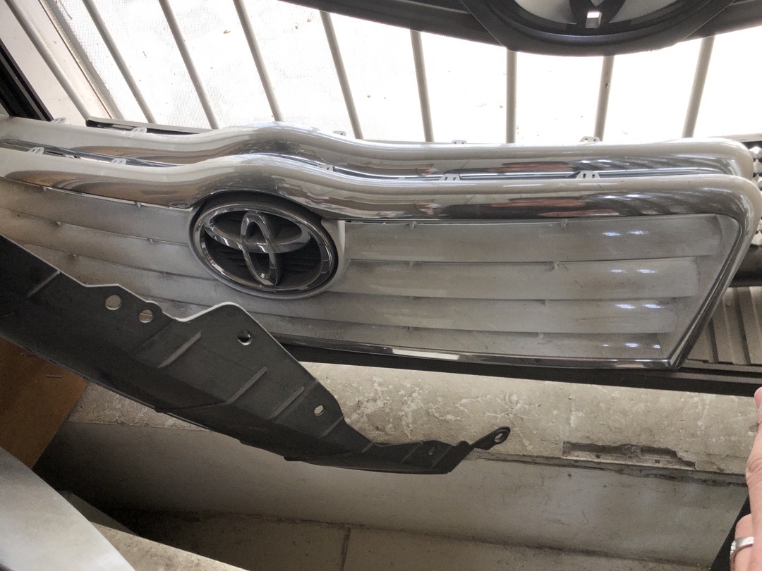 решёткаи радиатори Toyota, Душанбе