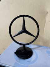 Эмблема на капот на Mercedes Benz — фото 1 из 2