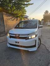 Toyota Voxy 2014 — фото 1 из 13