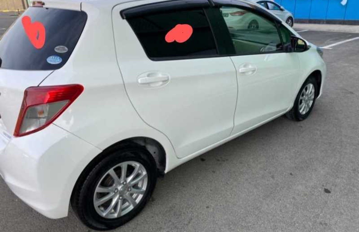 Задние нетонированые стекла от Toyota Vitz, Душанбе