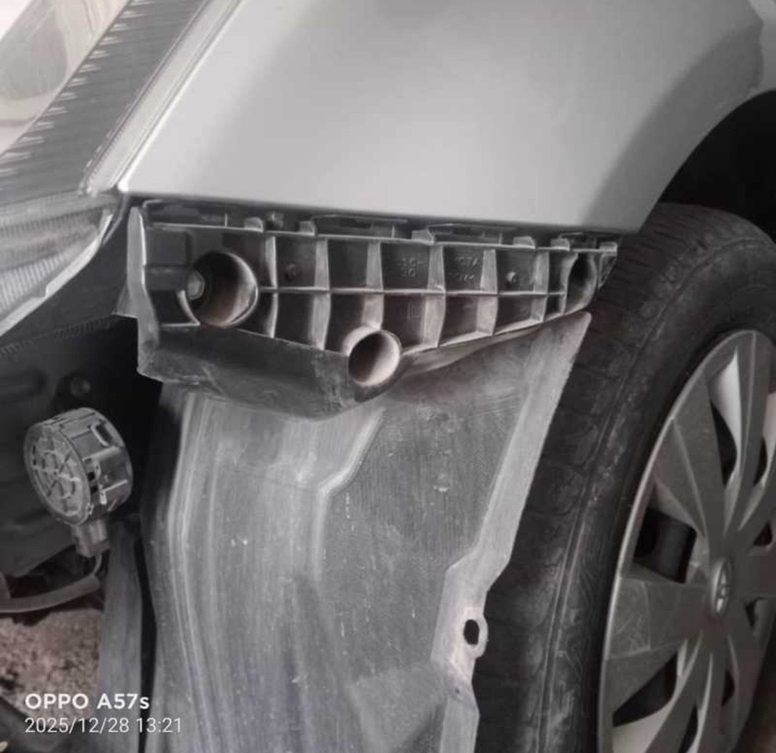 Крепление переднего бампера от Toyota Fielder 2014, Душанбе
