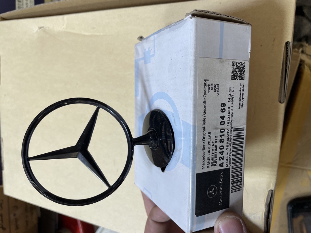 эмблема на капот на Mercedes Benz, Душанбе