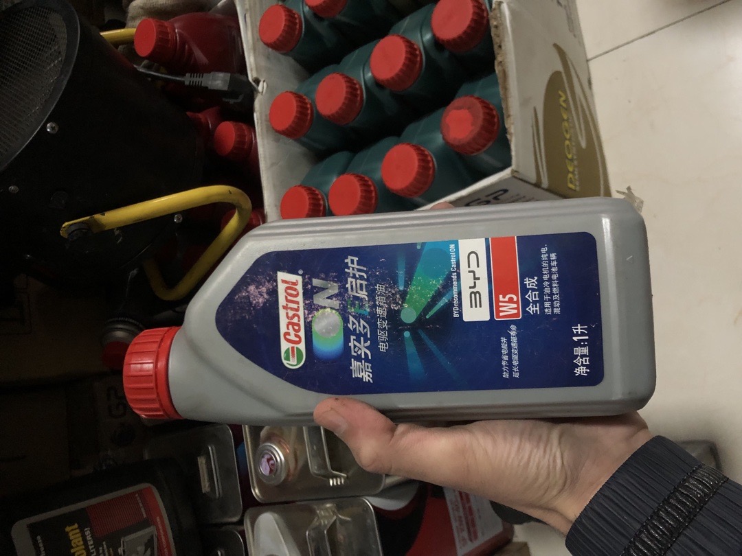 CASTROL ON BYD M5, Душанбе