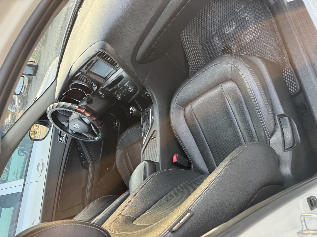 Kia K5, 2011, Исфара