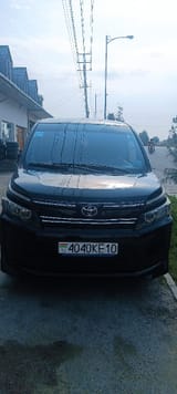 Toyota Voxy 2014 — фото 1 из 11