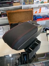 Универсальный подлокотник подходит для всех видов авто — фото 1 из 2