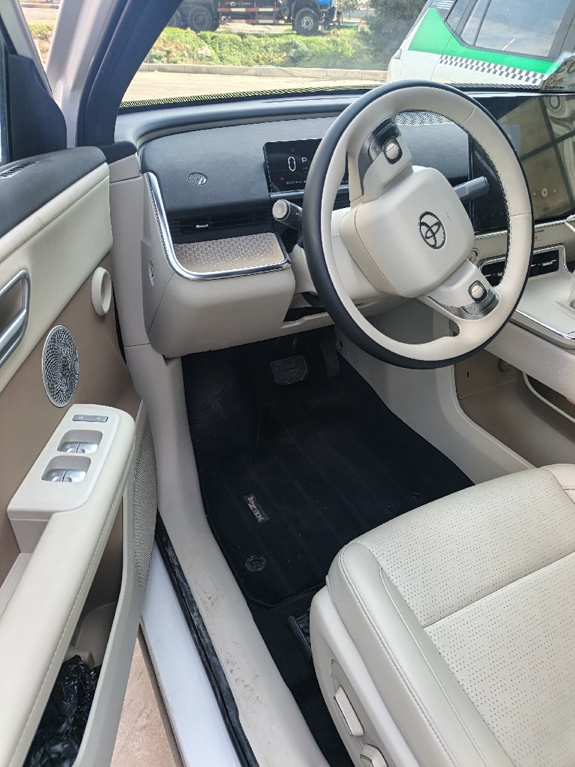 Toyota BZ3X 2025 — фото 7 из 9