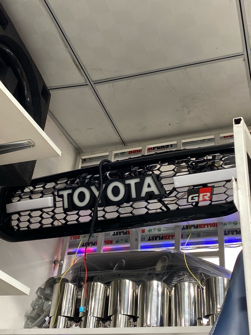 Решётка Prado с надписью TOYOТА, Душанбе