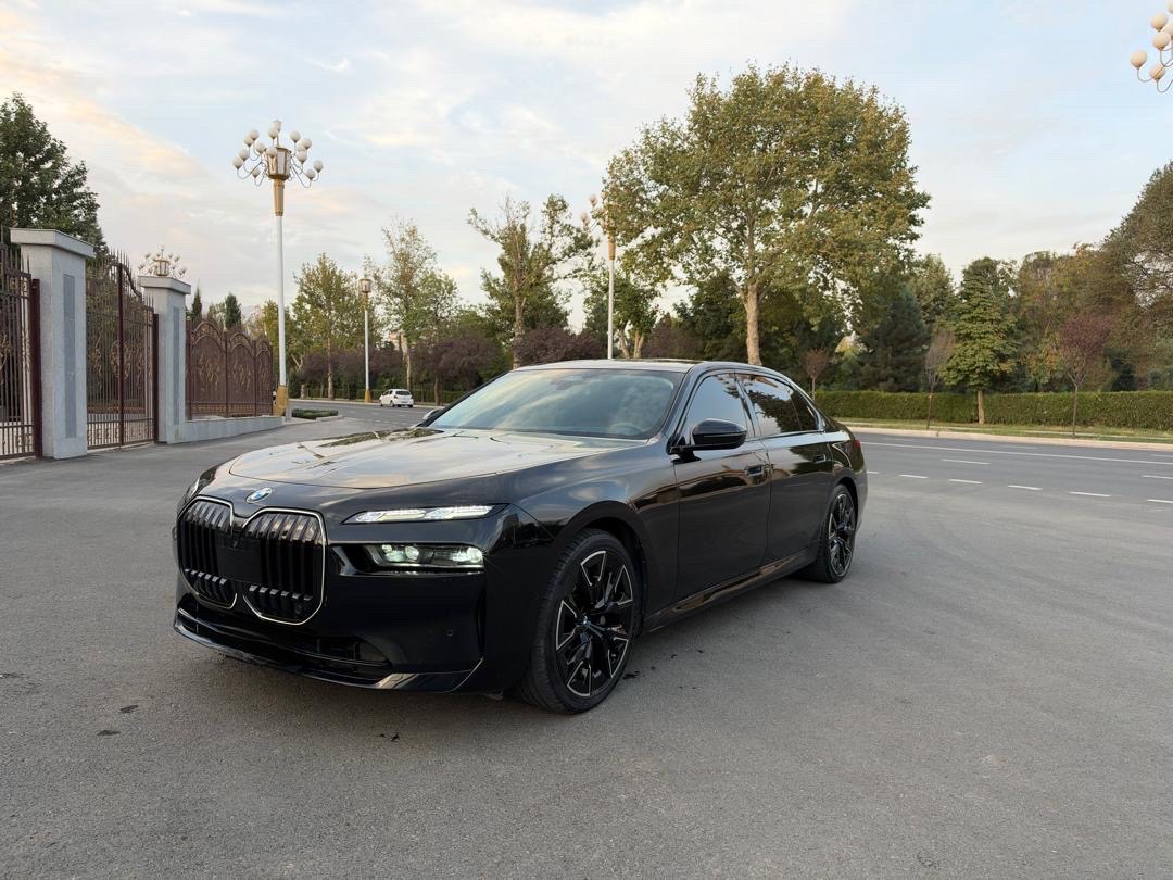 BMW 7 series 2023 — фото 1 из 11
