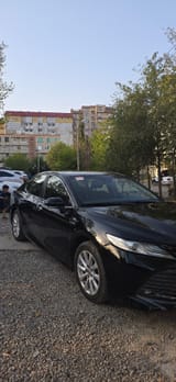 Toyota Camry 2018 — фото 2 из 11