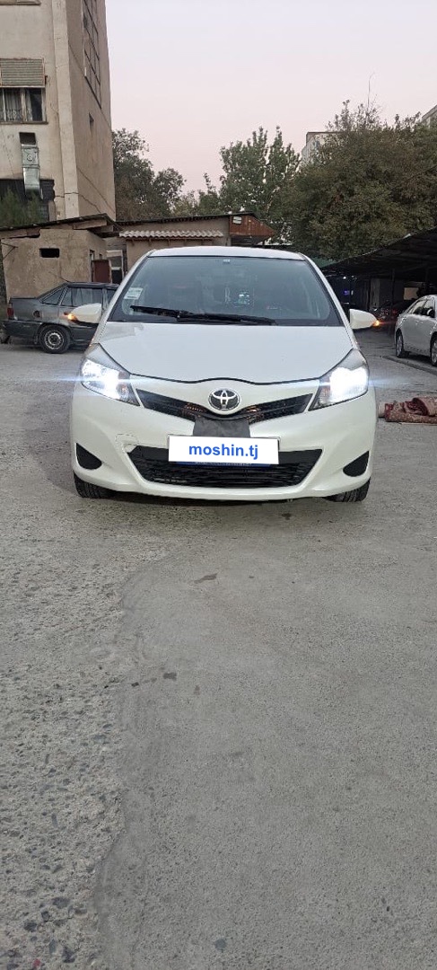 Toyota Vitz 2014 — фото 1 из 10