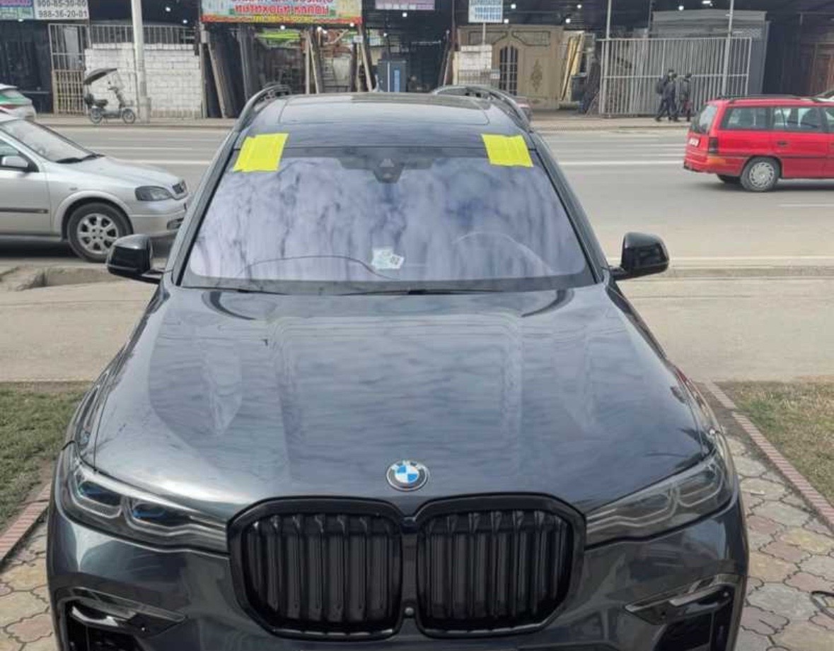 Фиолетовое стекло для BMW X7, Душанбе
