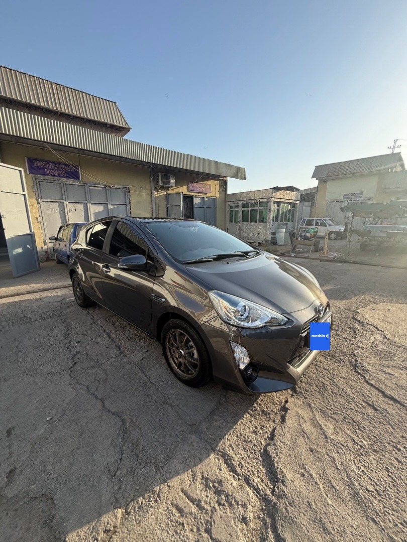 Toyota Aqua, 2015, Турсунзаде